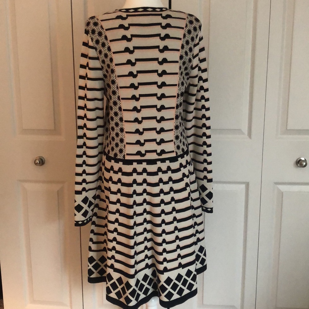 Geometric Pattern Dress - Picture 3 of 4
